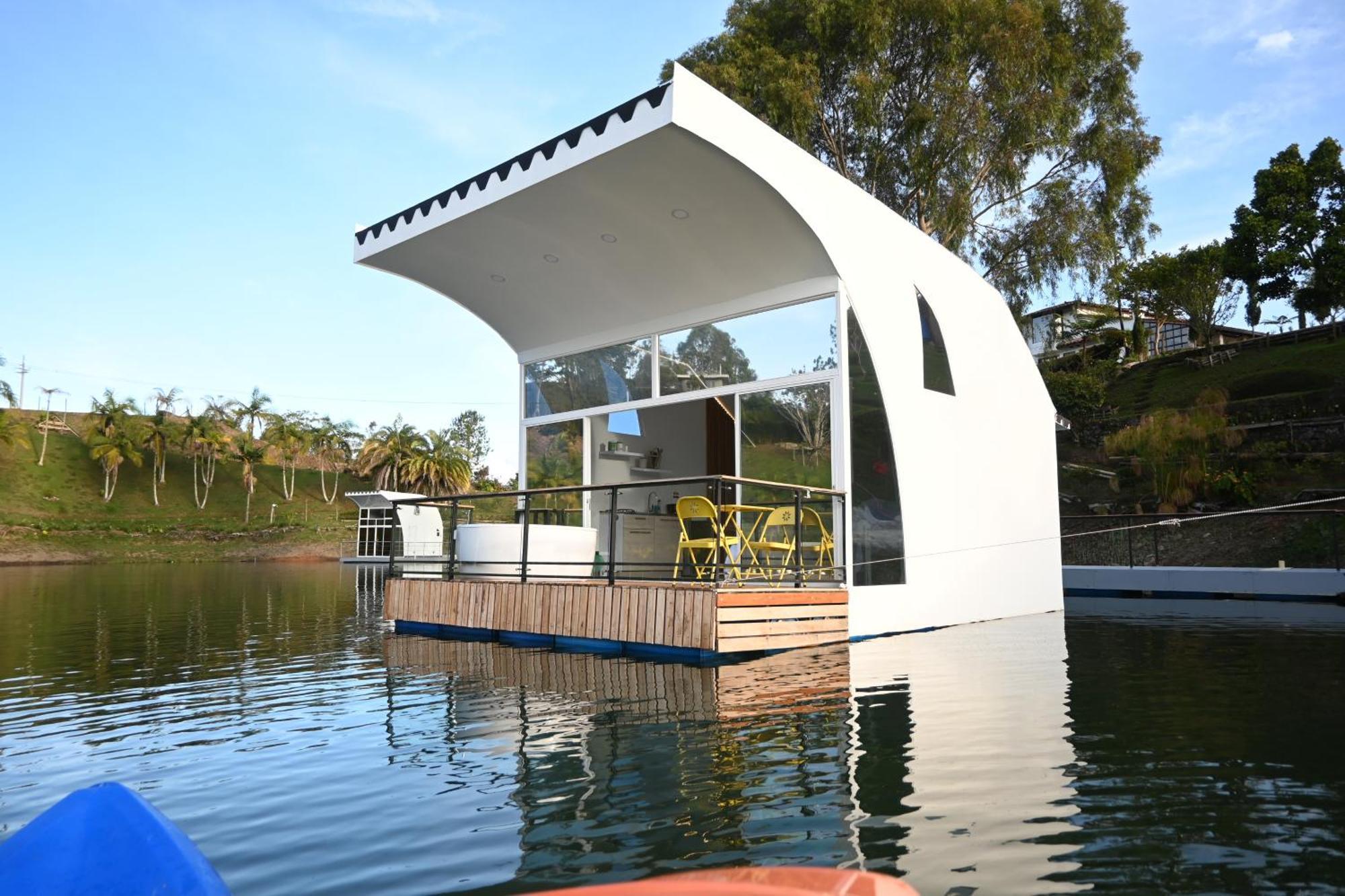 Отель Casa Flotante La Trinidad Гуатапе Экстерьер фото