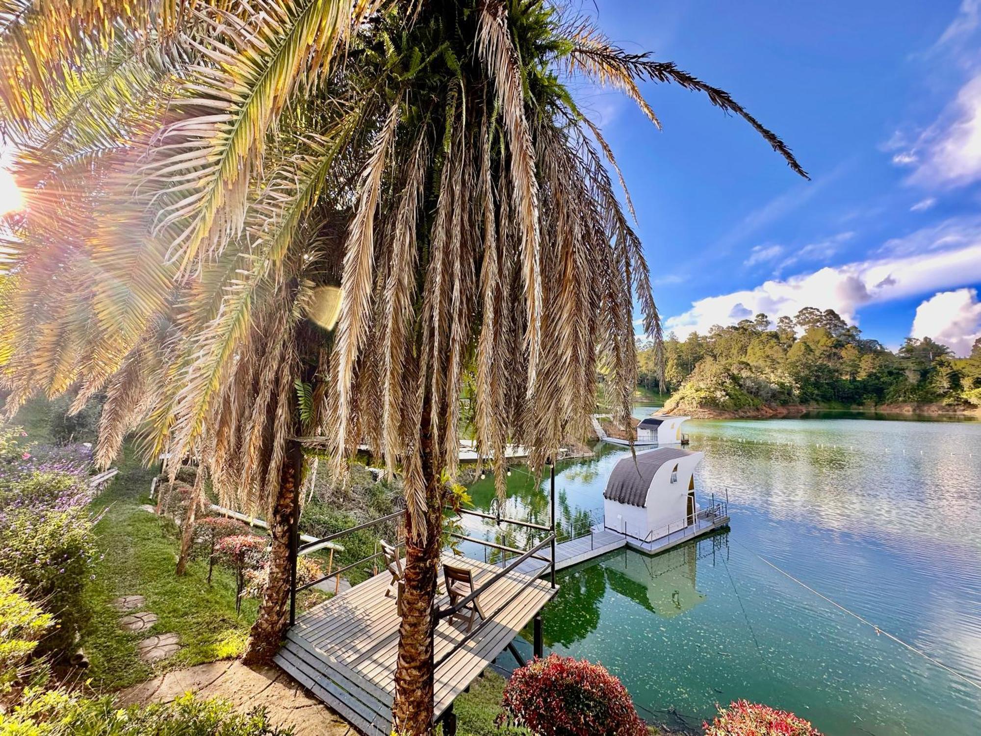 Отель Casa Flotante La Trinidad Гуатапе Экстерьер фото
